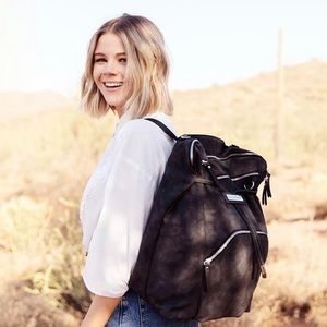 Petunia Pickle Bottom Cinch Bag